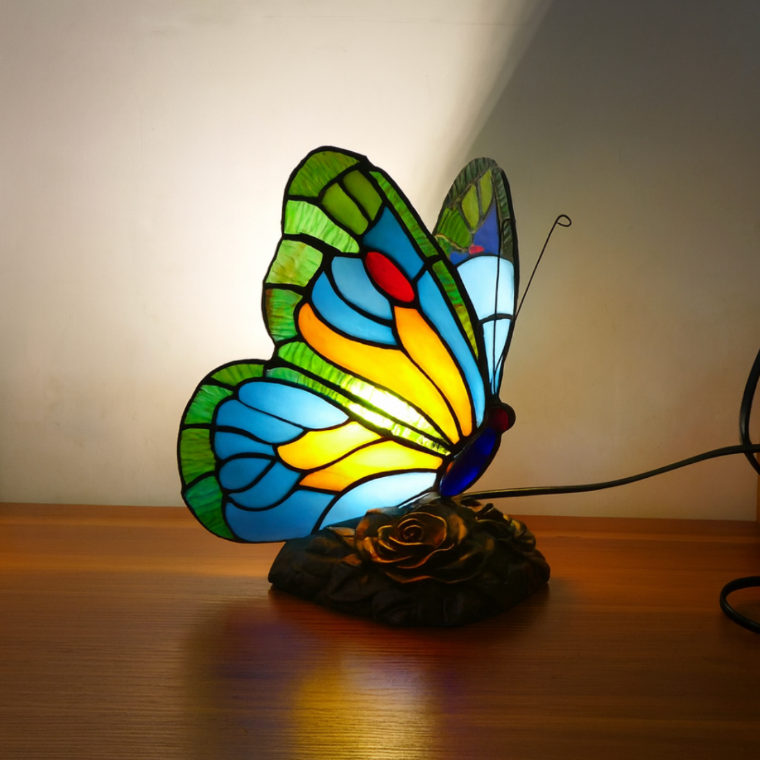 Lámpara Escultural de Mariposa Azul